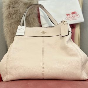 NWT LEXY PURSE IN PEBBLE LEATHER (COACH F57545)